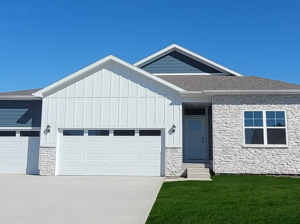 529 Creekview Ave, Polk City, IA 50226