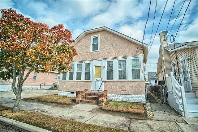 2nd image of 239 W Juniper Ave
