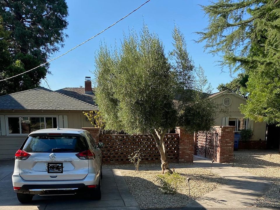 Cozy cul de sac location in a quiet neighborhood right next to downtown Danville!