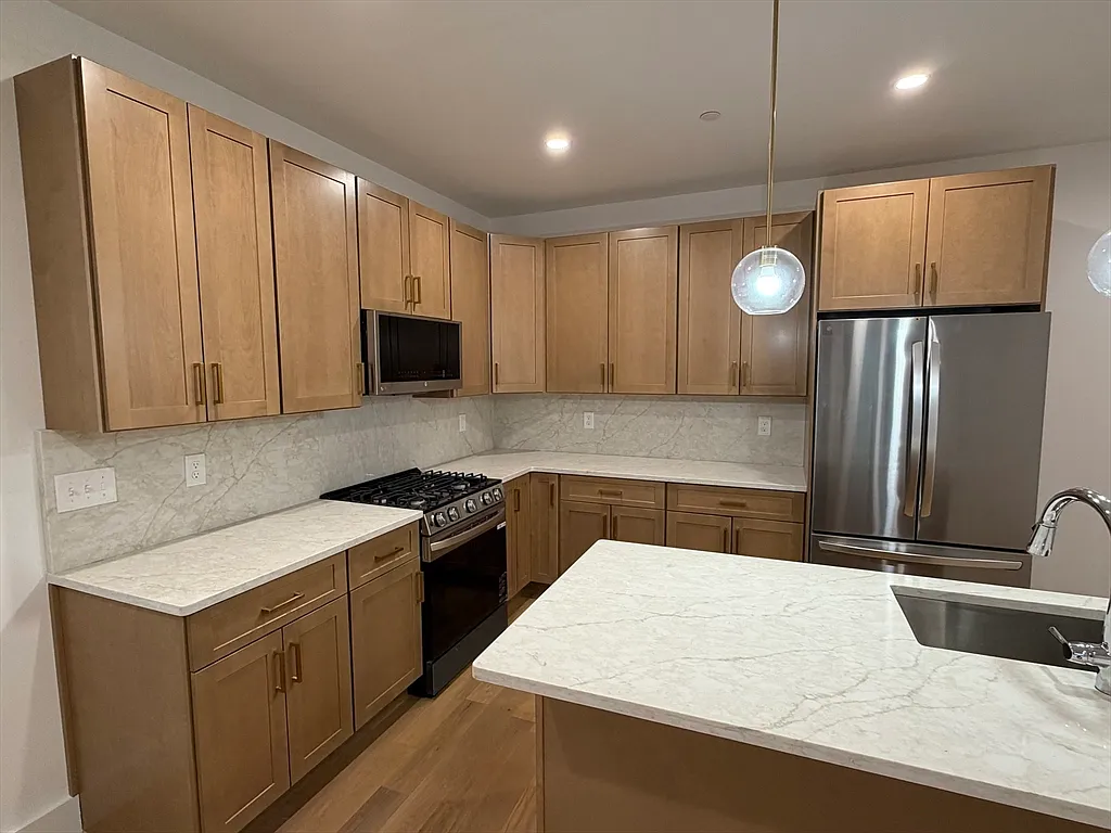 2 bed, 2.0 bath, 971 sqft, $3,200 — Photo 2