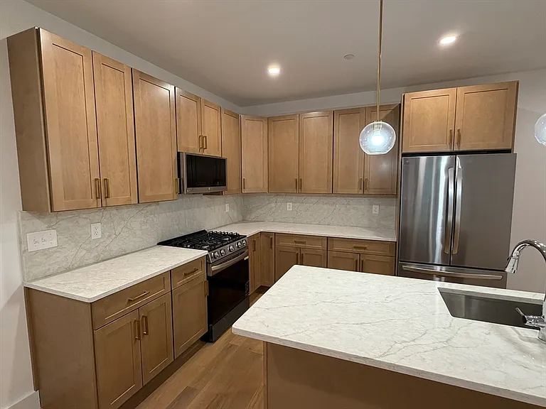 95 Addison St #206 — Photo 2