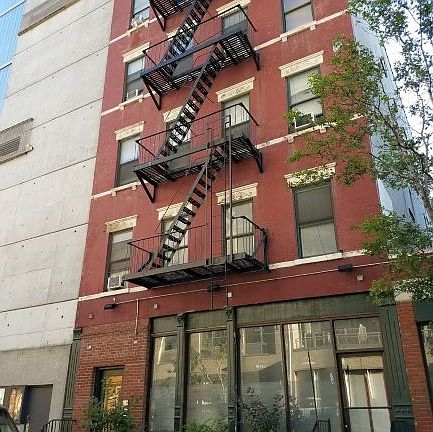 2nd image of 456 W 37th St APT 3R