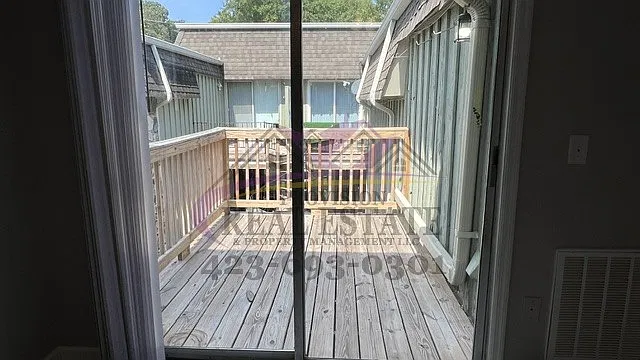 2 bed, 1.0 bath, $995 — Photo 4
