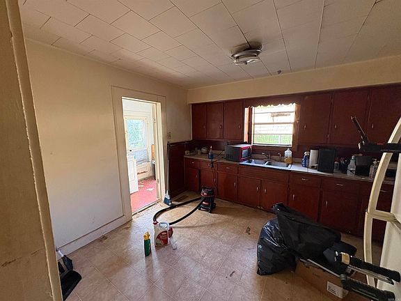 4th image of 132 Hansford St