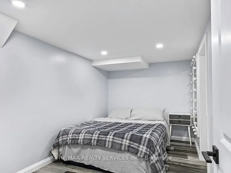 3 Mary St E — Photo 8