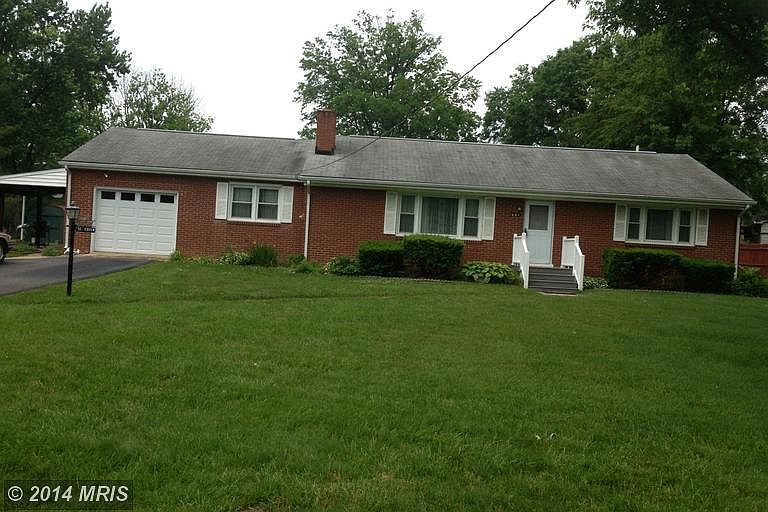 2nd image of 821 Van Buren St