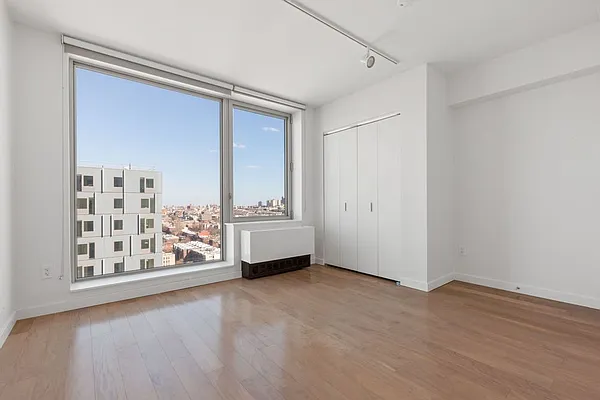 Rented by Greystar | media 23