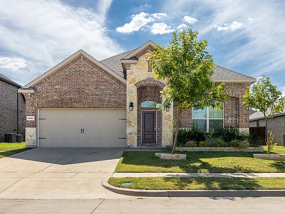 2nd image of 4037 Woodford Dr