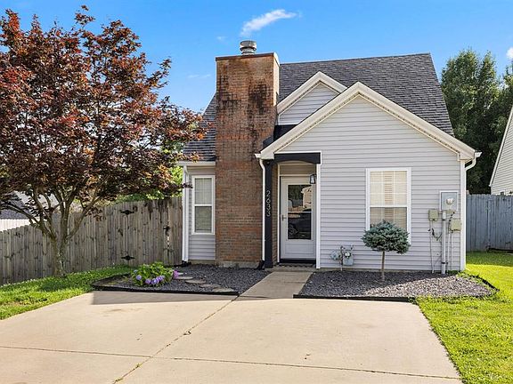 2nd image of 2633 Wisteria Gdns