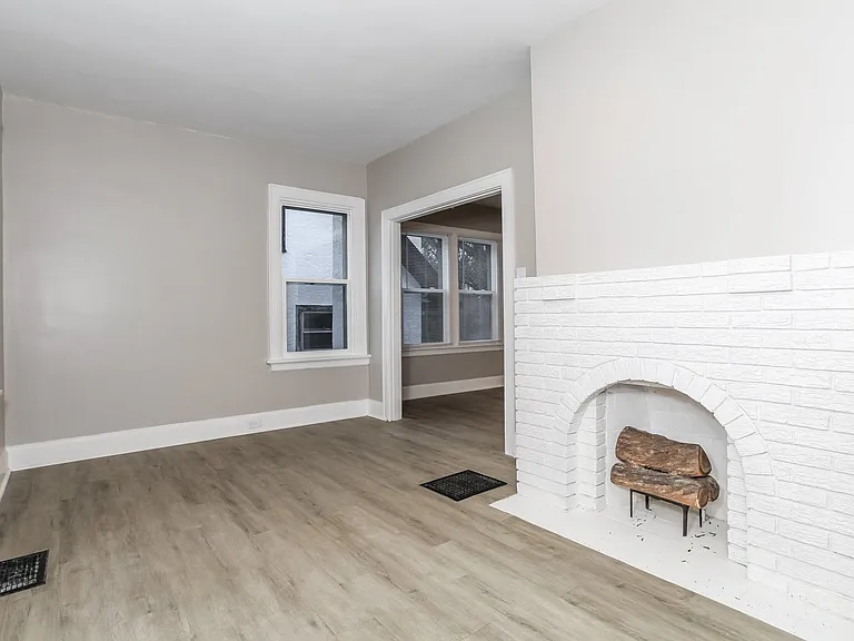 500000_019_living_room_13440975.jpg