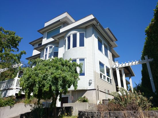 3212 SW Genesee St, Seattle, WA 98126