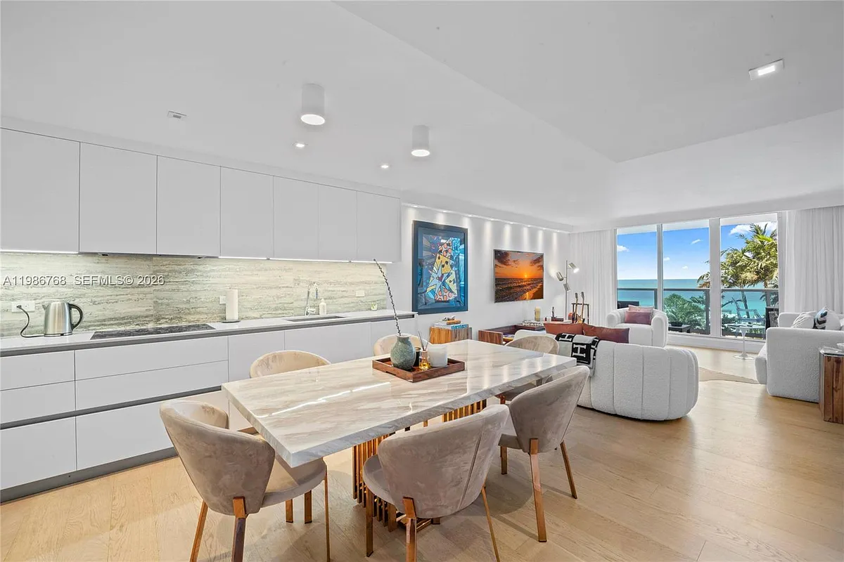 Building Photo - 2301 Collins Ave #624