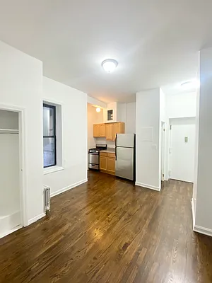 Rented by Reyes & Elsamad Real Estate Group | media 6