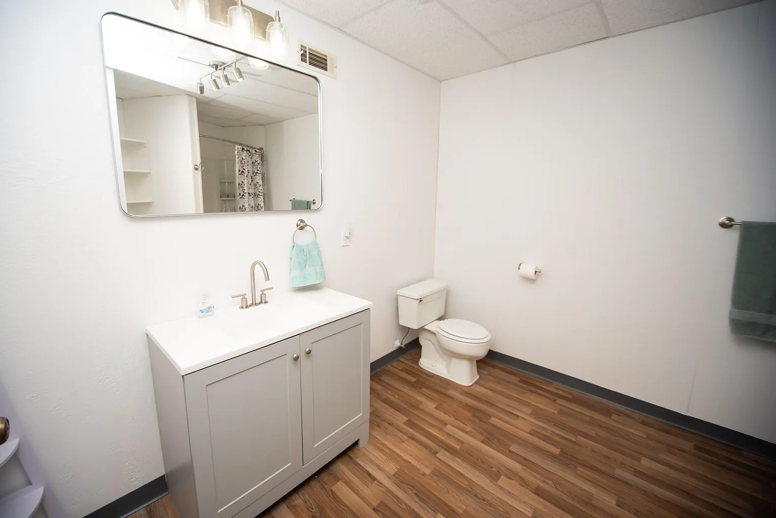 4 bed, 1994 sqft, $2,000 — Photo 4