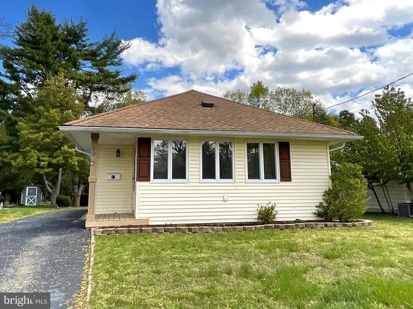 50 Parisian Dr, Toms River, NJ 08753