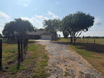 3rd image of 433 W Klein Rd