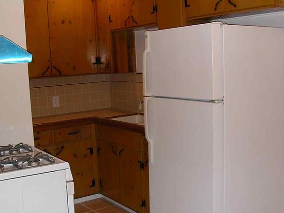 3rd image of 4-318 Gladys Ave #4