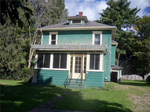 17 Washburn Ave, Franklinville, NY 14737