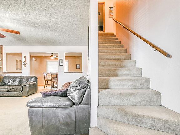 5th image of 605 S Silver Leaf Dr