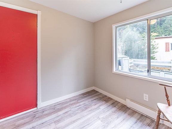 4th image of 2587 B Selwyn Rd #54