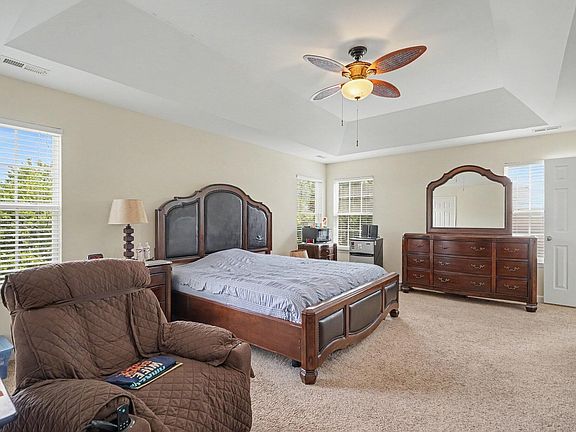 4th image of 558 Redford Place Dr