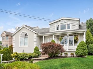 29 Minnisink Rd, Totowa, NJ 07512