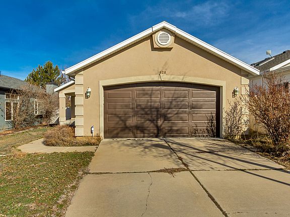 3rd image of 828 Chartres Ave