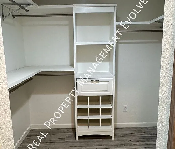 3914 E Surrey Ave — Photo 20