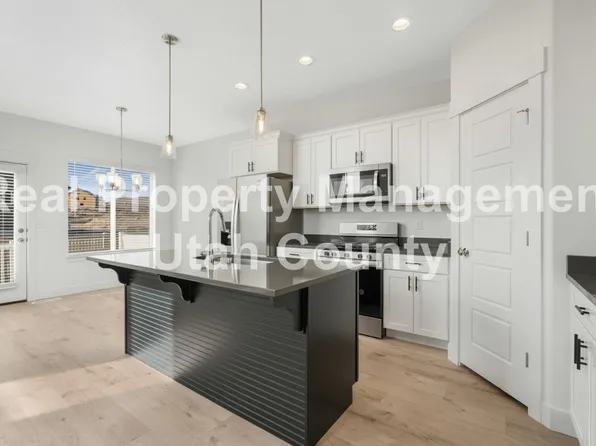 971 N Ledger Dr, Saratoga Springs, UT 84045