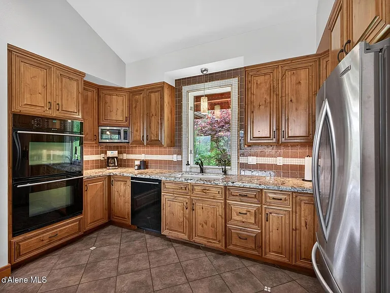 37371 E Hayden Lake Rd — Photo 5