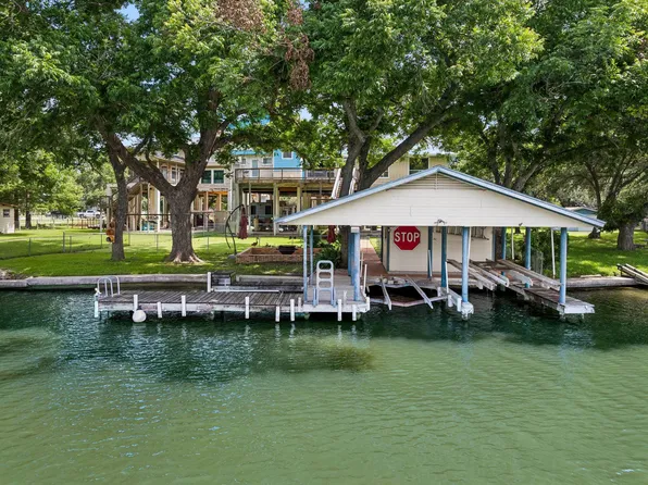 160 Lakeside Drive, Seguin, TX 78155