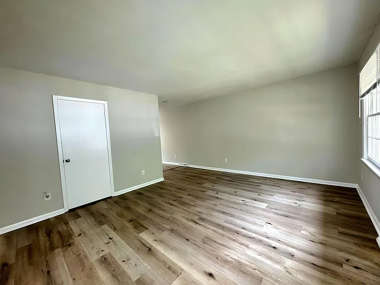 4626 Highlake Dr — Photo 4