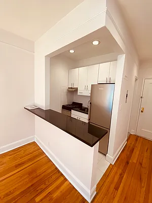 Rented by Metropolis Real Estate of Manhattan | media 8