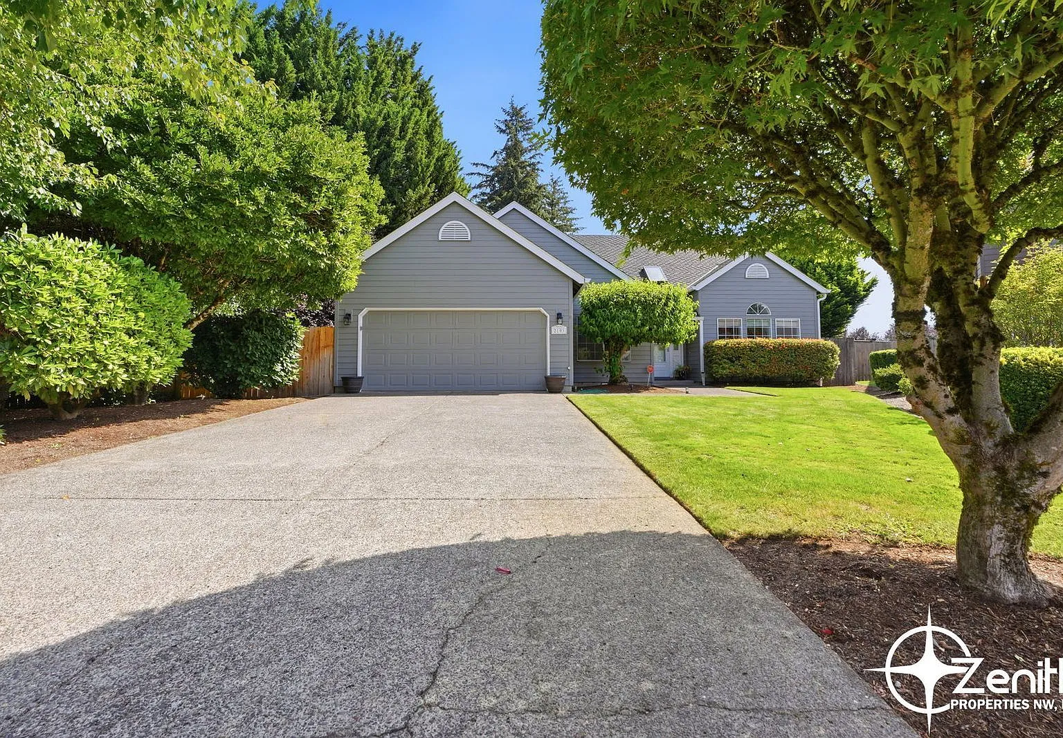 3 bed, 2.0 bath, 1602 sqft, $3,000 — Photo 2