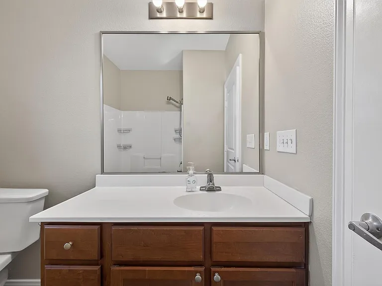 2212 Victory St — Photo 6