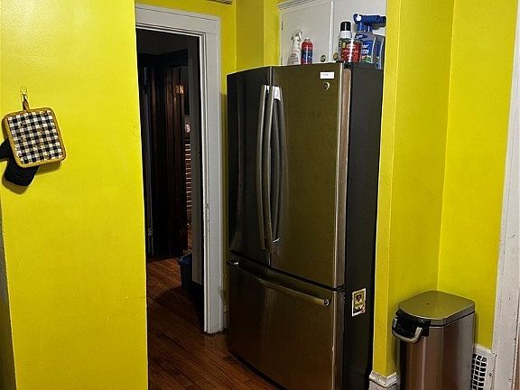 5th image of 10905 Vernon Ave