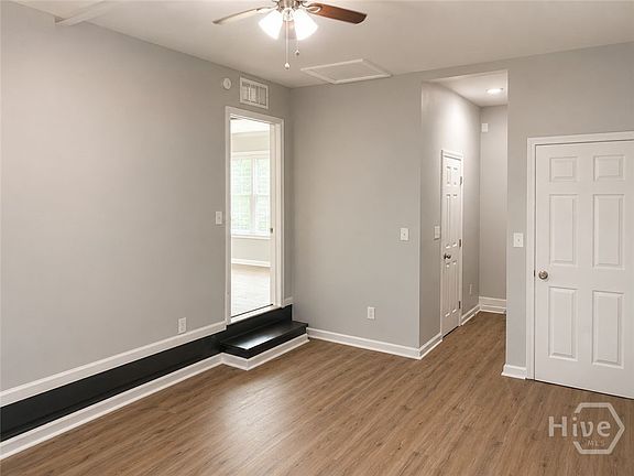5th image of 430 Martin Cir