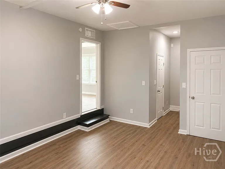 430 Martin Cir — Photo 5