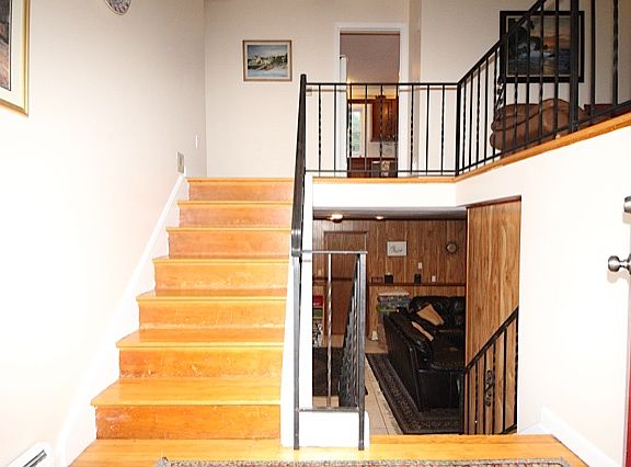3rd image of 444 Flax Hill Road