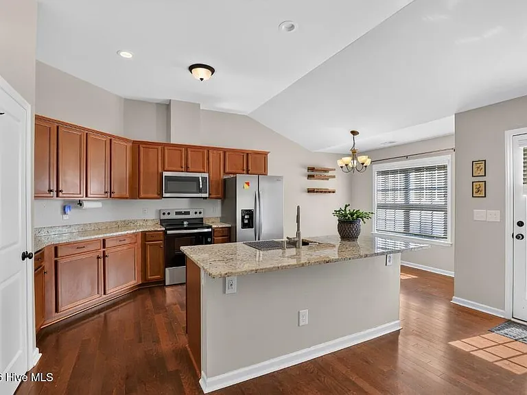 3208 Austin Ave — Photo 7