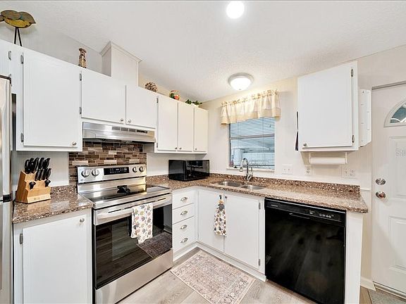 4th image of 926 Saint Andrews Blvd