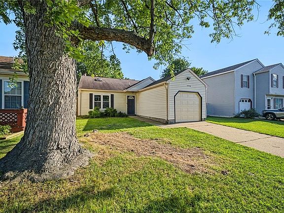 2nd image of 4720 Rugby Rd
