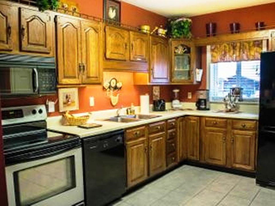 Spacious Kitchen Tile Floor
