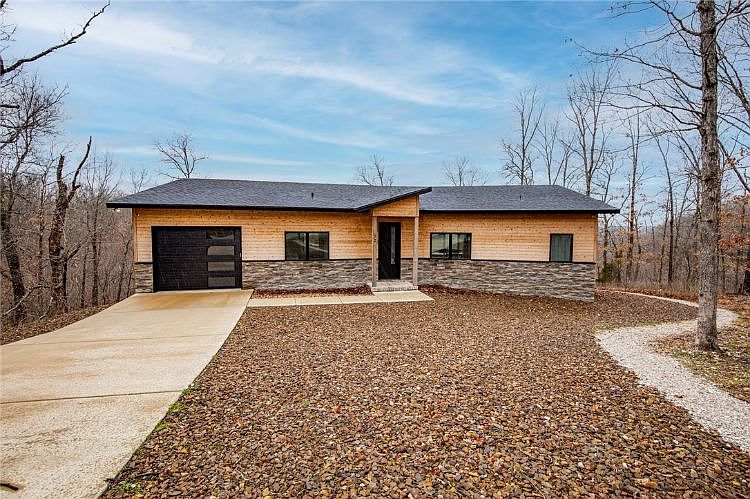 1st image of 72 Glyndebourne Dr