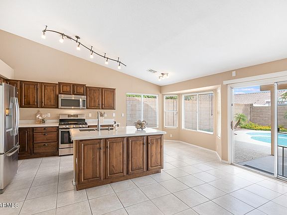 3rd image of 10845 W QUAIL Avenue