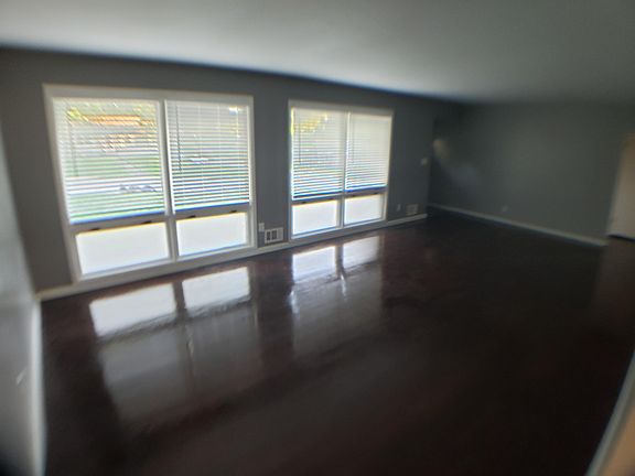 4th image of 600 E 90th St