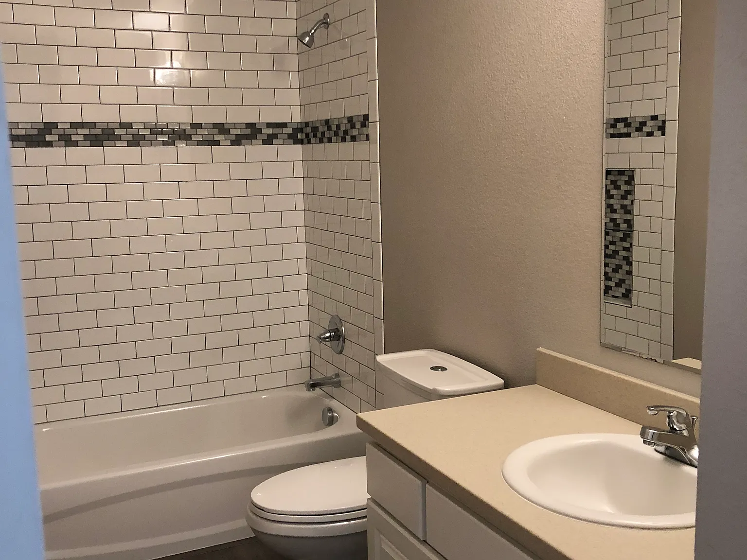 2 bed, 855 sqft, $2,050 — Photo 4