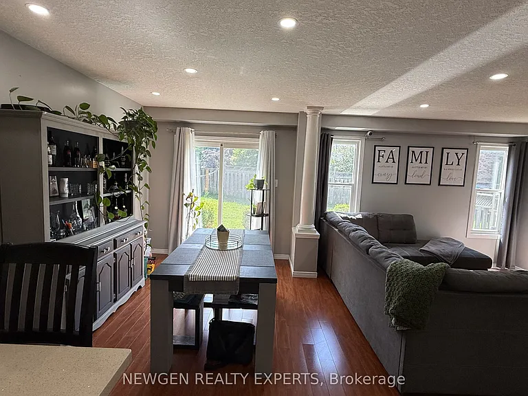 11 Berry Moss St — Photo 7
