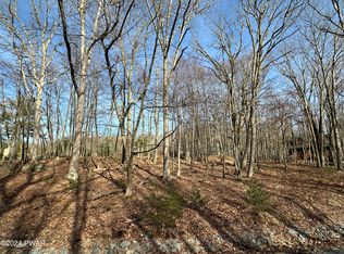 26 Stag Ct #67, Hawley, PA 18428