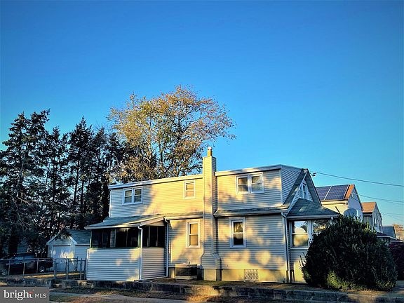 3rd image of 936 Woodland Ave